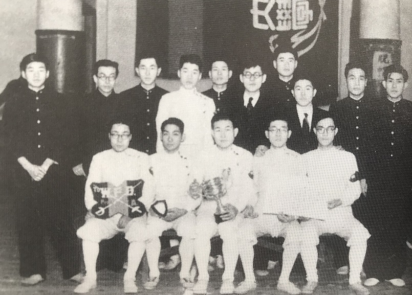 1949年、第二回早慶戦優勝の記念写真