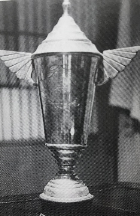 1954年、全日本選手権エペ個人で竹村晃優勝のトロフィー