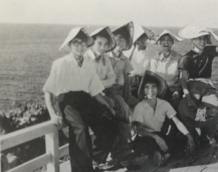 1953年、佐渡合宿でのスナップ