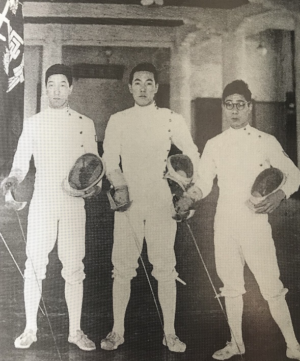 1954年、道場での八木、青山、本木選手