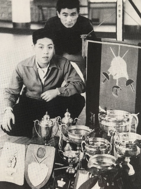 56年に獲得した 数々の優勝カップ、 上・清水副将、下・竹村主将